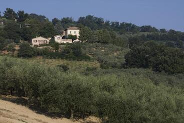 هتل Agriturismo Il Girasole