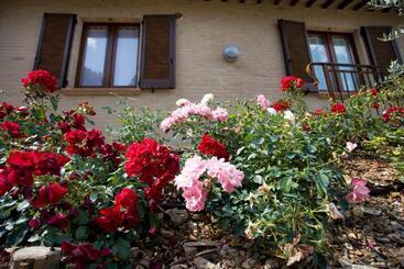 هتل Agriturismo Il Girasole