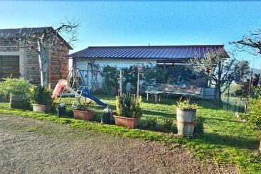 هتل Agriturismo La Rosa Montefalco