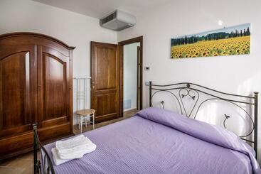 هتل Agriturismo La Rosa Montefalco