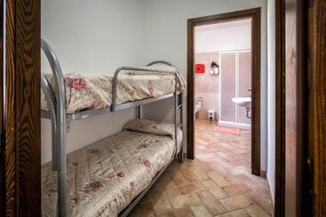 هتل Agriturismo La Rosa Montefalco