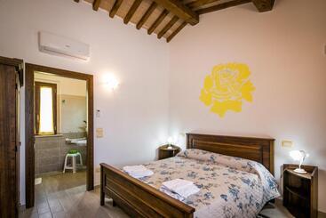 هتل Agriturismo La Rosa Montefalco