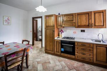 هتل Agriturismo La Rosa Montefalco
