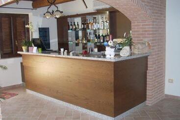 هتل Agriturismo La Rosa Montefalco