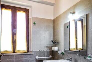 هتل Agriturismo La Rosa Montefalco