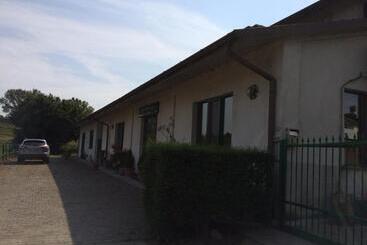 هتل Agriturismo La Valbona