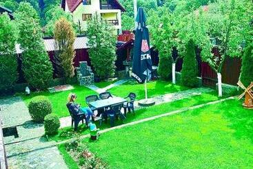 پانسیون Casa Ador