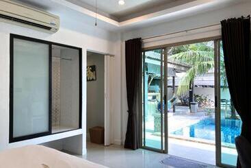 پانسیون The Snug Airportel   Phuket Airport
