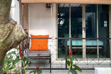 پانسیون The Snug Airportel   Phuket Airport