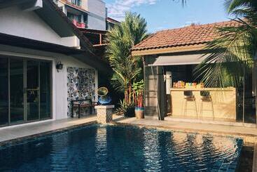 پانسیون The Snug Airportel   Phuket Airport