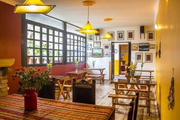 هاستل Hostal Riviera Sucre