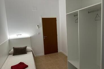 Albergue O Pedrón Hostel & Rooms
