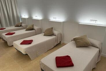 Albergue O Pedrón Hostel & Rooms