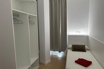 Albergue O Pedrón Hostel & Rooms