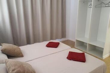 Albergue O Pedrón Hostel & Rooms