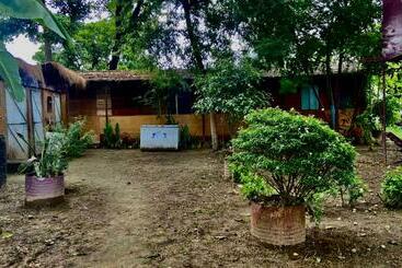 هاستل River Park Retreat