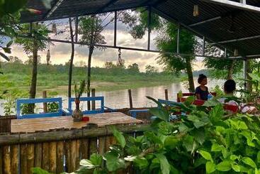 هاستل River Park Retreat