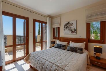 استراحتگاه Aphrodite Hills Rentals   Junior Villas