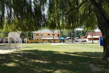 تختخواب و صبحانه Balaton Panzió