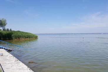 تختخواب و صبحانه Balaton Panzió