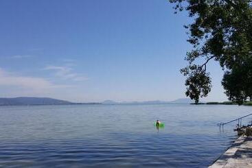 تختخواب و صبحانه Balaton Panzió