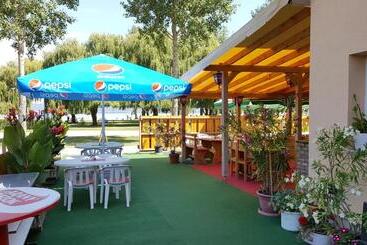 تختخواب و صبحانه Balaton Panzió