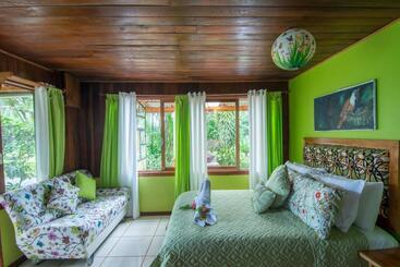 تختخواب و صبحانه Casa Batsu Charming Bnb