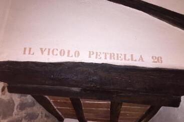تختخواب و صبحانه Locanda Petrella