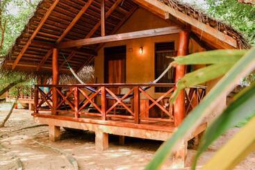 هتل Ganesh Garden Beach Cabanas