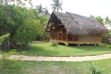 هتل Ganesh Garden Beach Cabanas