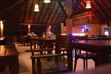 هتل Ganesh Garden Beach Cabanas