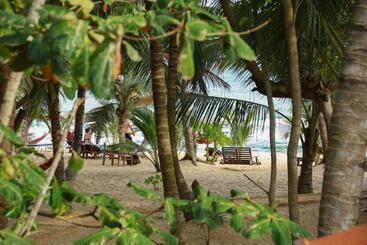 هتل Ganesh Garden Beach Cabanas