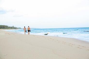 هتل Ganesh Garden Beach Cabanas