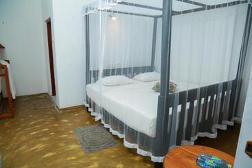 هتل Ganesh Garden Beach Cabanas