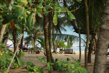 هتل Ganesh Garden Beach Cabanas