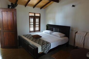 هتل Ganesh Garden Beach Cabanas