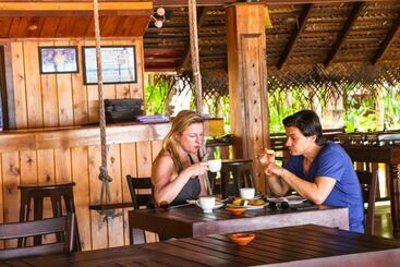 هتل Ganesh Garden Beach Cabanas