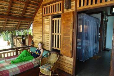 هتل Ganesh Garden Beach Cabanas