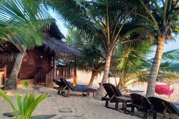 هتل Ganesh Garden Beach Cabanas