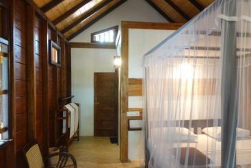 هتل Ganesh Garden Beach Cabanas