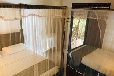 هتل Ganesh Garden Beach Cabanas