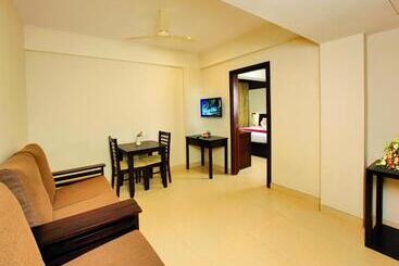 Holiday Vista Thekkady A Premium Hotel Near Periyar Wild Life Sanctuary With Sky View Pool
