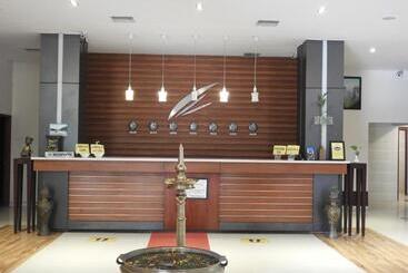 Holiday Vista Thekkady A Premium Hotel Near Periyar Wild Life Sanctuary With Sky View Pool