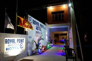 هتل Royal Point Arugambay