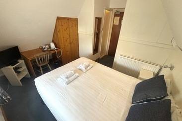 膳宿费 Winter Dene Hotel Beachside