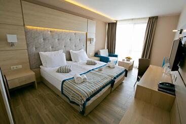 Royal Grand Hotel And Spa   All Inclusive And Free Beach Accsess