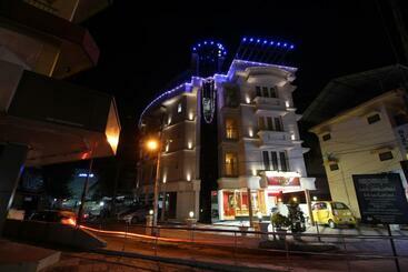 Srivar Hotels