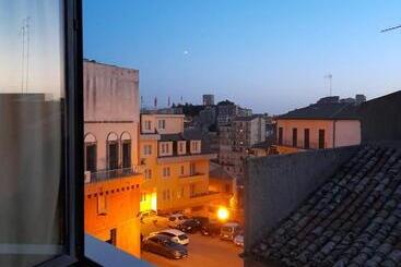 تختخواب و صبحانه Antica Dimora Historic Building