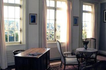 تختخواب و صبحانه Chambres D'hôtes Les Charmettes