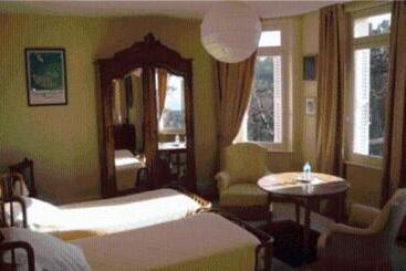 تختخواب و صبحانه Chambres D'hôtes Les Charmettes